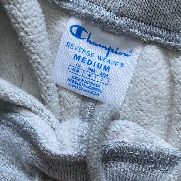 3/30$🤍 CHAMPION | Grey cut off sweat shorts - Picture 3 of 6